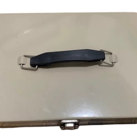 MMF Industries Metal/steel Locking Cash Box 7 Compartment Tray Plus Key - Picture 6 of 12